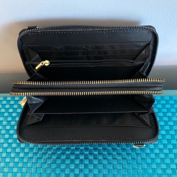 Vera New York NWOT Crossbody Clutch Wallet with Unbranded Gold Chain - Picture 11 of 16